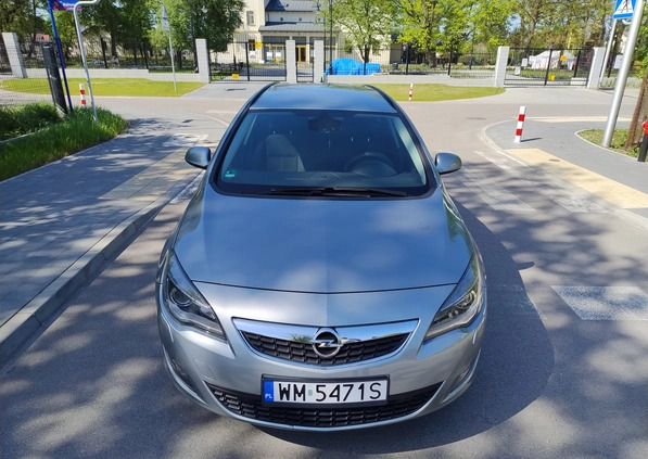 Opel Astra cena 29900 przebieg: 148000, rok produkcji 2011 z Halinów małe 154